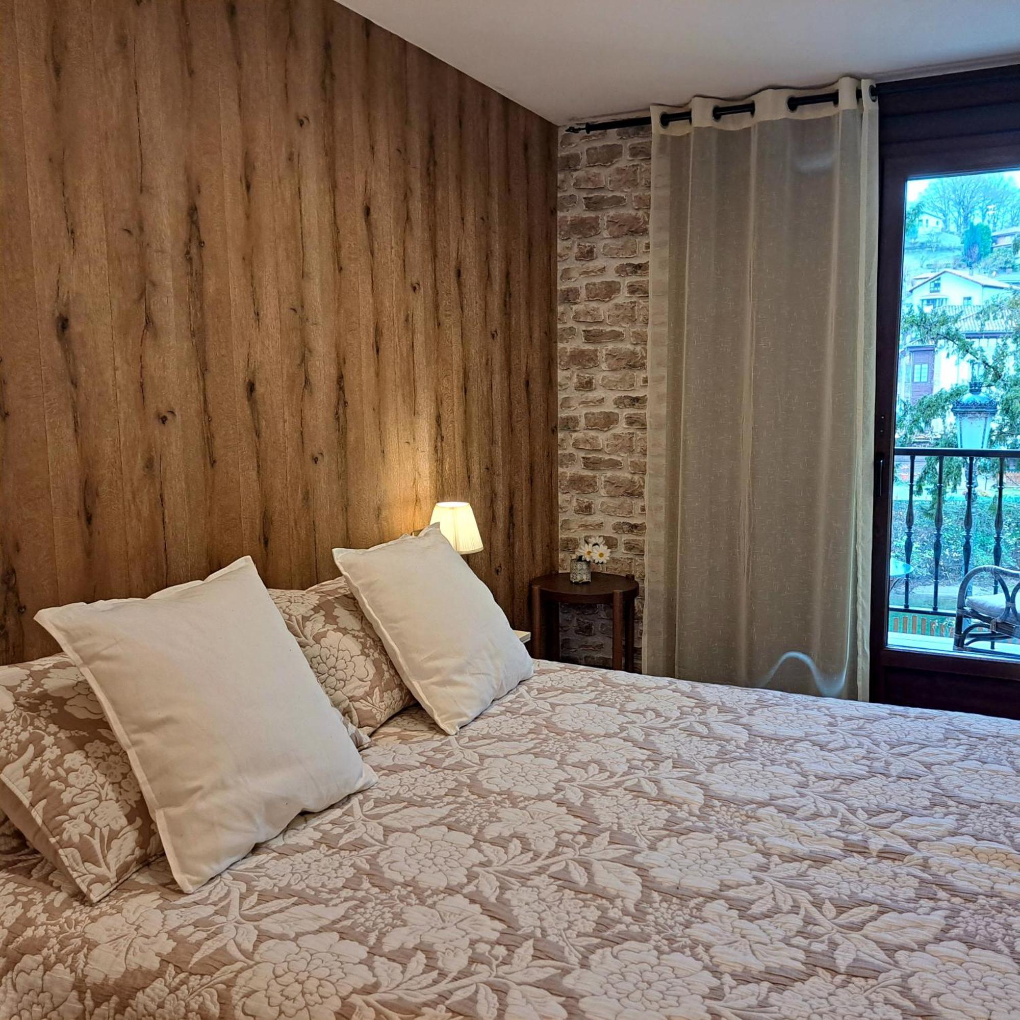 Apartamento Con Terraza Al Puente Romano Onís Kültér fotó